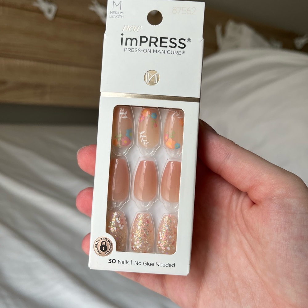 imPRESS Nude Press-On Nails with Floral Accents & Glitter